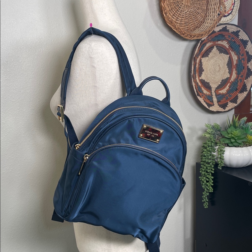 NWT’s Micheal Kors Jet Set Navy Blue Gold Backpack Bag Travel Pockets - Picture 4 of 16